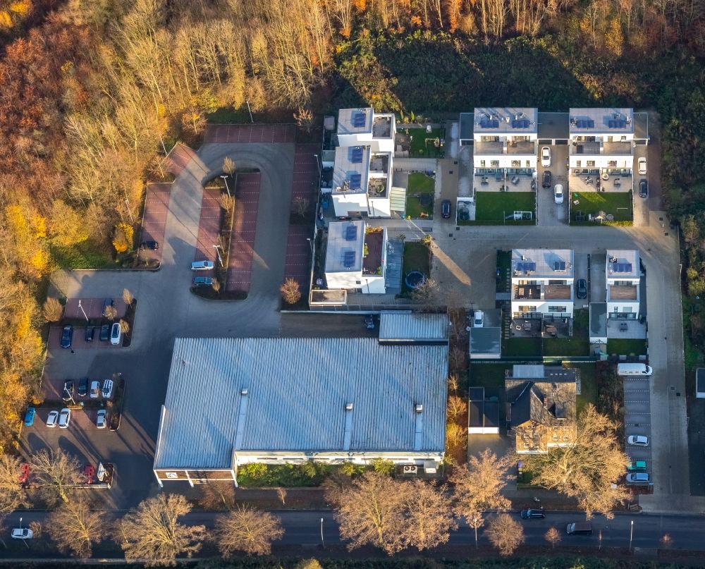 Aerial photograph Gladbeck - Store of the Supermarket next to a residential area of a row house settlement on Rossheidestrasse in the district Brauck in Gladbeck in the state North Rhine-Westphalia, Germany