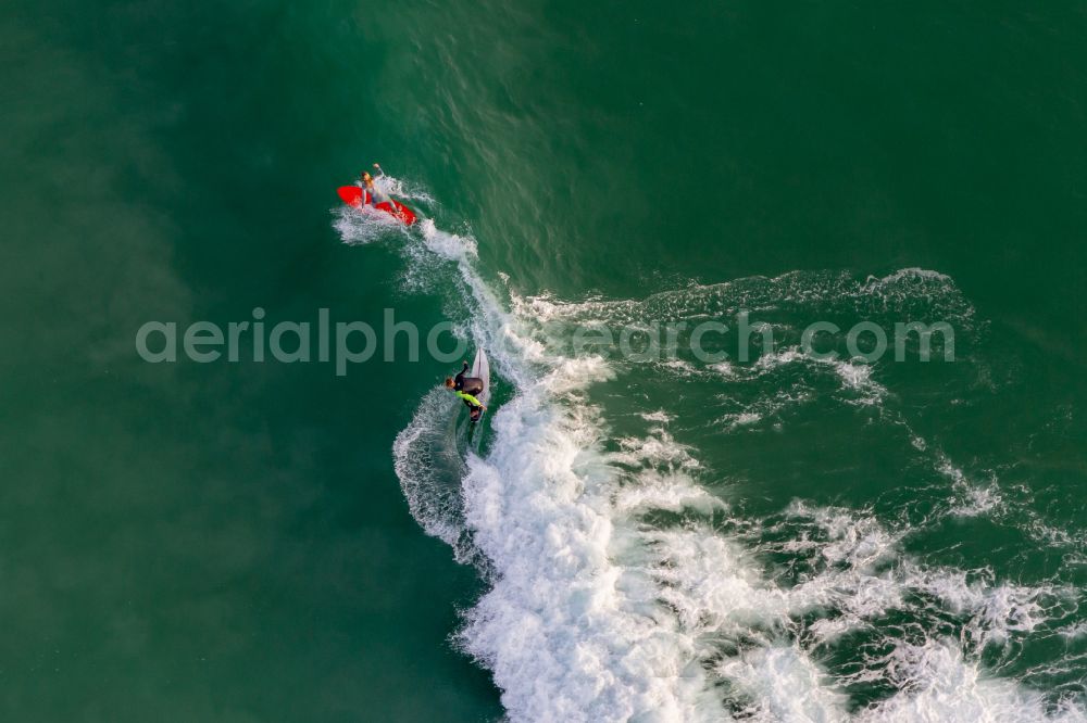 Plomeur from the bird's eye view: Surfer - kitesurfer in motion on the Bay of Biscay in a bay in the Atlantic Ocean on street Route sans nom in Plomeur in Brittany, France