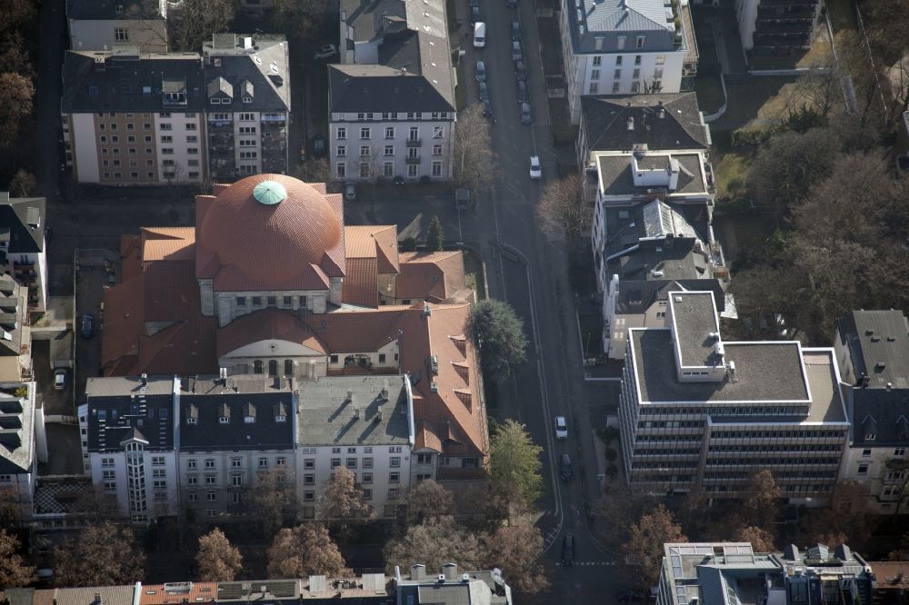Frankfurt am Main from above - Synagogue building of the Jewish community in the district Westend-Sued in Frankfurt in the state Hesse. The Westend Synagogue is the largest synagogue in Frankfurt am Main and the spiritual center of the Jewish community life of the city. As only one of the former four major synagogues survived badly damaged the pogroms of November and the bombings of World War II
