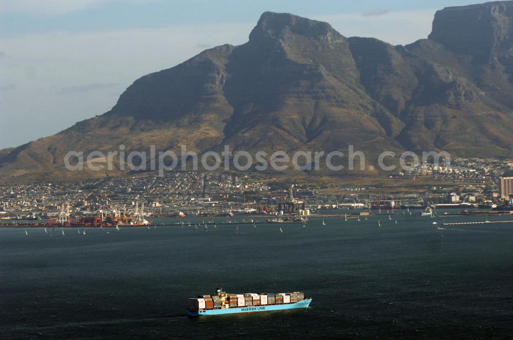 Kapstadt / Cape Town from above - Blick auf die Gebirgsketten des Tafelberges am Kap der Guten Hoffnung in Kapstadt. View onto the mountain ranges of Table Mountain at the Cape of Good Hope in Cape Town.