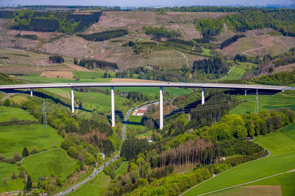 Nuttlar from the bird's eye view: The Talbruecke Nuttlar of the federal motorway BAB 46 near Nuttlar is the highest bridge in North Rhine-Westphalia with a height of 115 meters