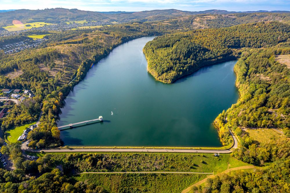 Allenbach from the bird's eye view: Dam and shore areas at the lake Breitenbachtalsperre in Allenbach in the state North Rhine-Westphalia, Germany