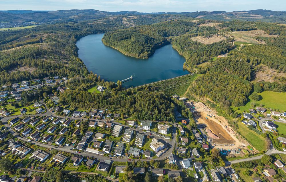 Allenbach from the bird's eye view: Dam and shore areas at the lake Breitenbachtalsperre in Allenbach in the state North Rhine-Westphalia, Germany