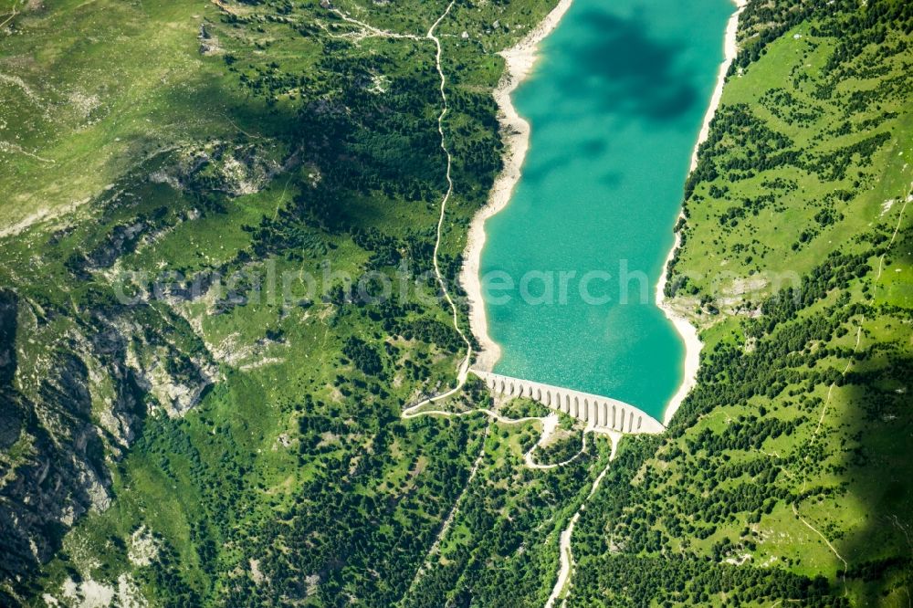 Aerial photograph Aussois - Dam and shore areas at the lake Lac de Plan d'Amont in Aussois in Auvergne-Rhone-Alpes, France
