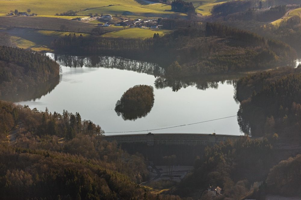 Aerial photograph Breckerfeld - Dam and shore areas at the lake on Gloertalsperre in Breckerfeld in the state North Rhine-Westphalia, Germany