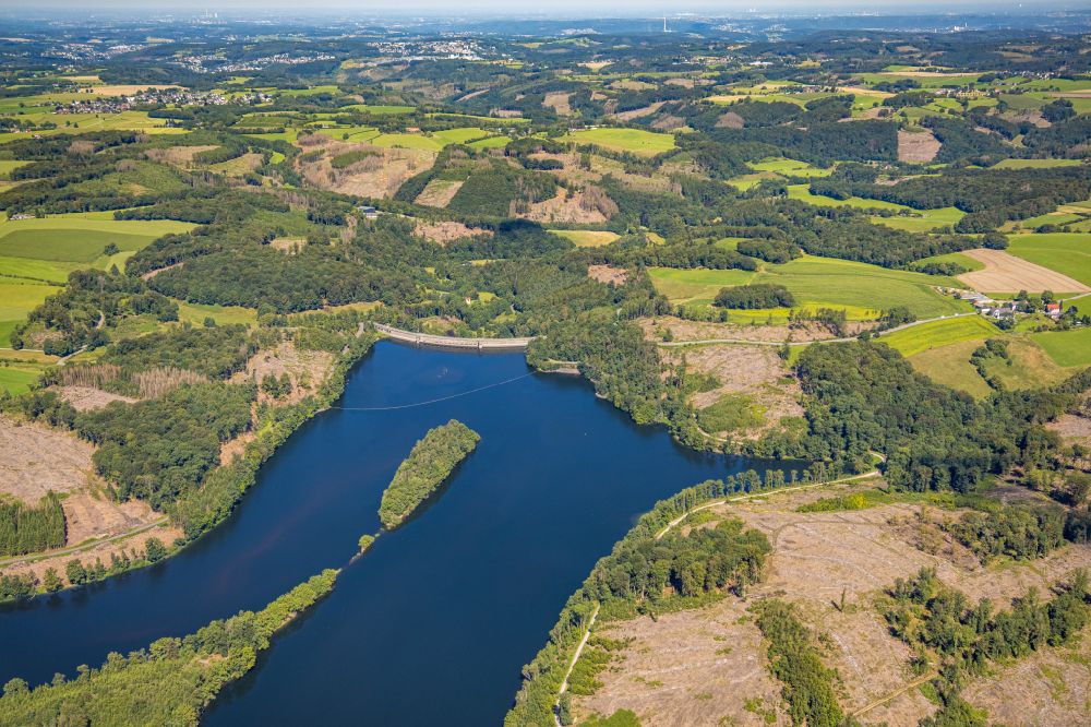 Aerial photograph Breckerfeld - dam and shore areas at the lake Ennepetalsperre in Breckerfeld in the state North Rhine-Westphalia, Germany