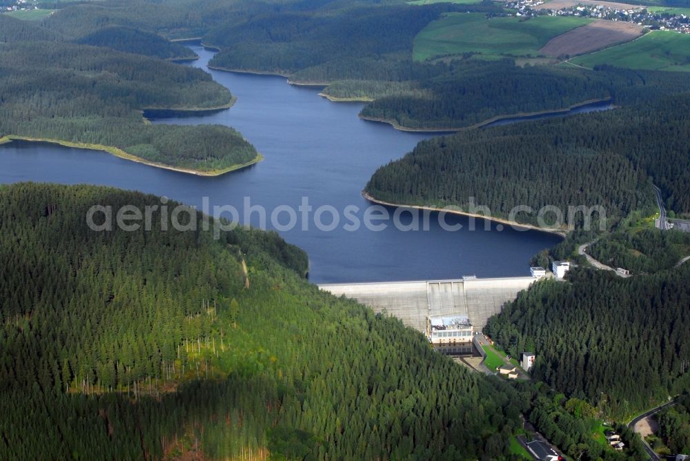 Eibenstock from the bird's eye view: Dam and shore areas at the lake in Eibenstock in the state Saxony, Germany