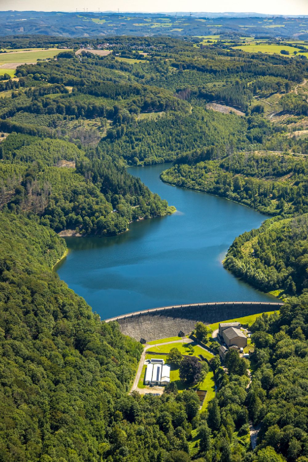 Hagen from the bird's eye view: Dam and shore areas at the lake Hasper Bach on street Talsperrenweg in Hagen at Ruhrgebiet in the state North Rhine-Westphalia, Germany