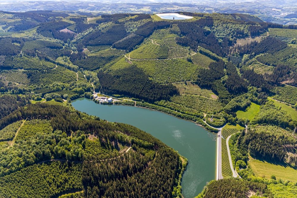 Aerial photograph Glinge - Dam and shore areas at the lake Glingebachtalsperre in Herdecke in the state North Rhine-Westphalia, Germany