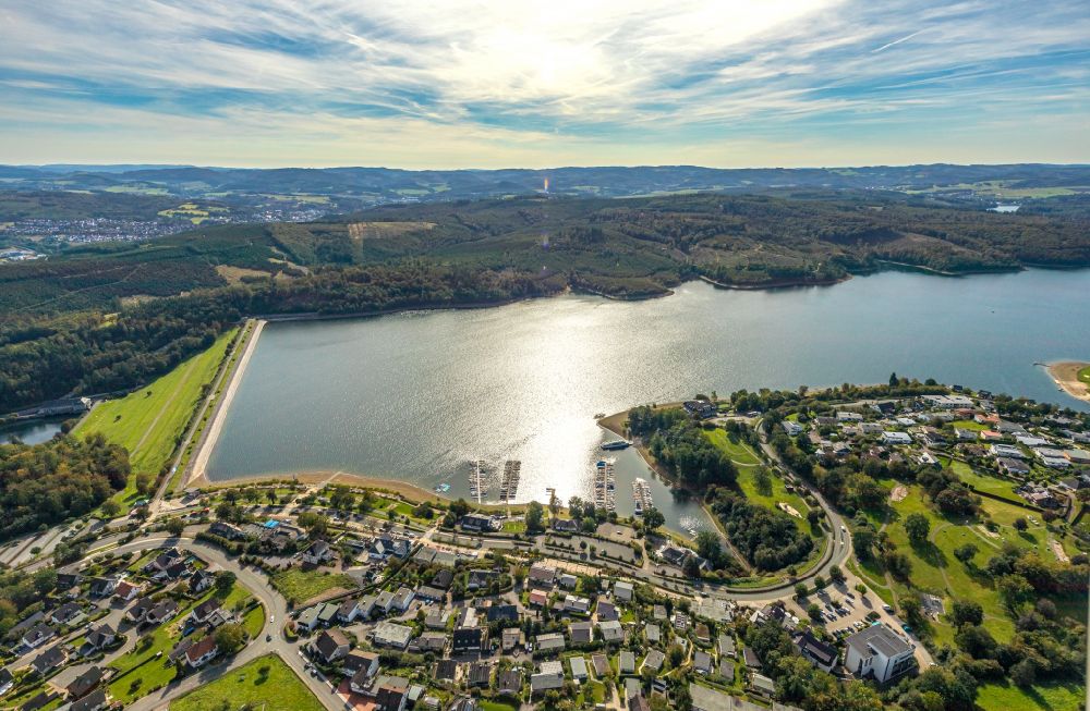 Aerial photograph Langscheid - Dam and shore areas at the lake Sorpesee in Langscheid at Sauerland in the state North Rhine-Westphalia, Germany