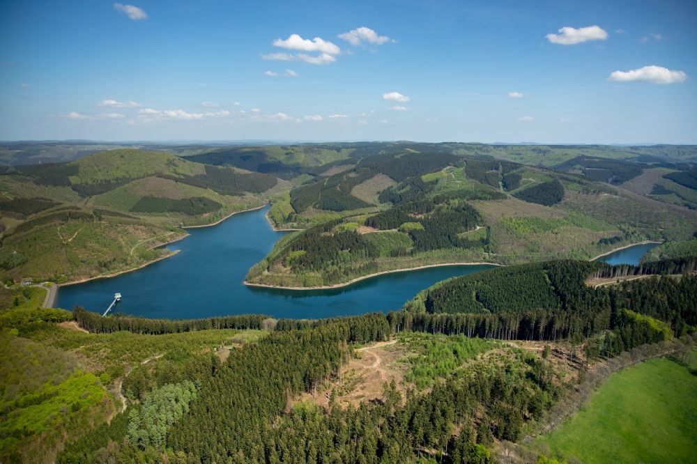 Aerial image Netphen - Dam and shore areas at the lake Obernautalsperre in Netphen in the state North Rhine-Westphalia, Germany