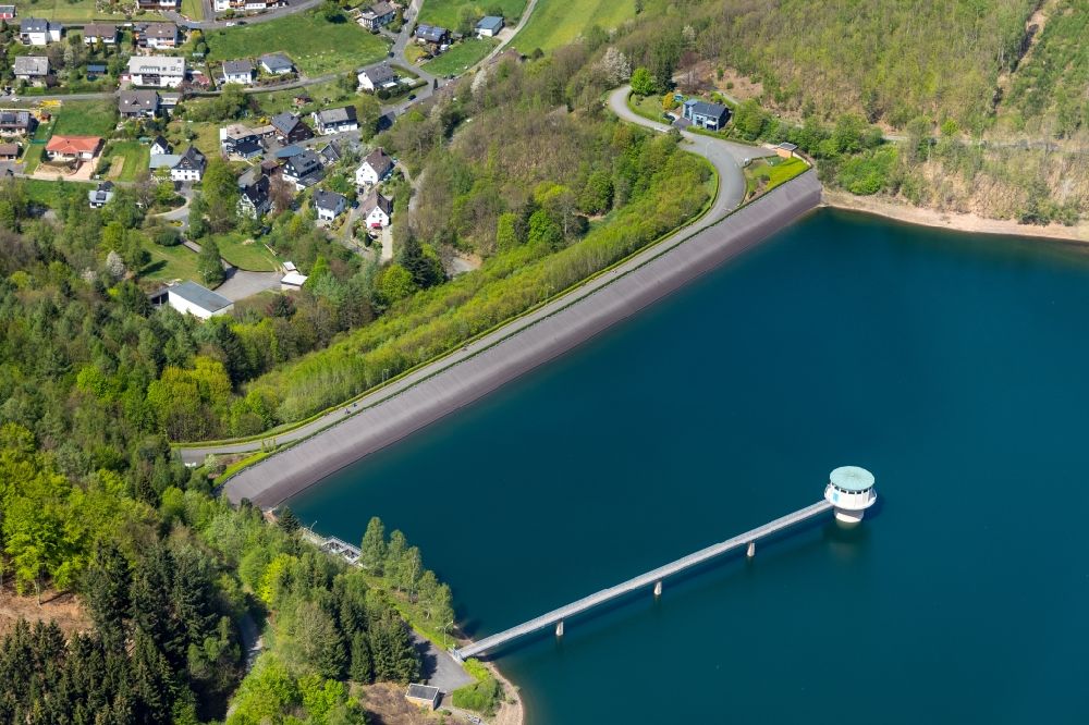 Aerial photograph Netphen - Dam and shore areas at the lake Obernautalsperre in Netphen in the state North Rhine-Westphalia, Germany