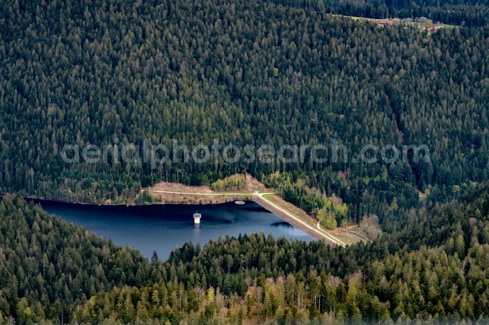 Alpirsbach from the bird's eye view: Dam and shore areas at the lake Kleiner Kinzig in the district Reinerzau in Alpirsbach in the state Baden-Wuerttemberg