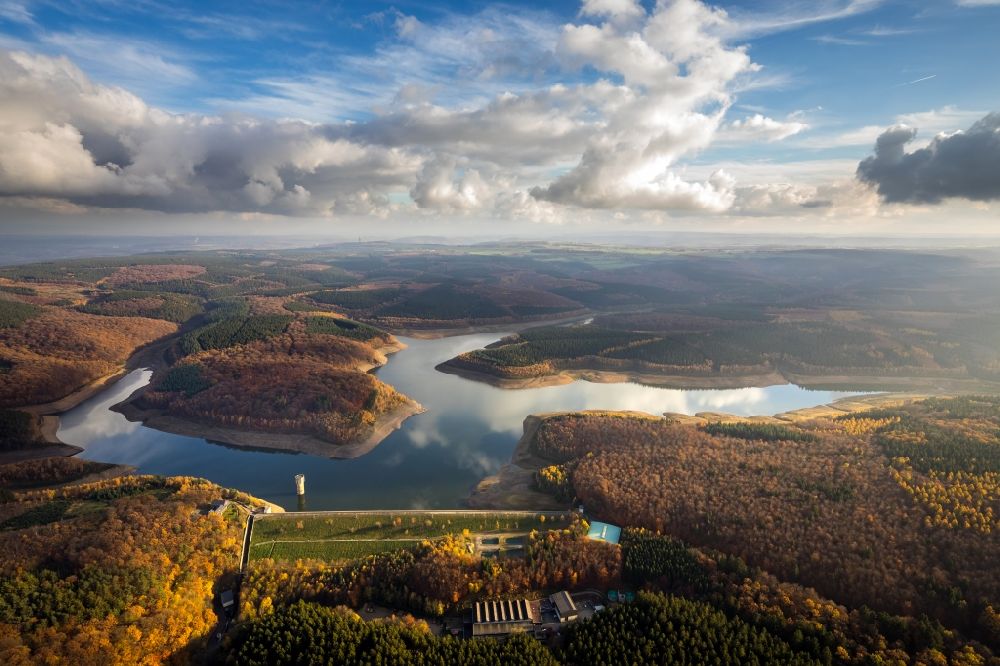 Stolberg (Rheinland) from the bird's eye view: Dam and shore areas at the lake Wehebachtalsperre in the district Schevenhuette in Stolberg (Rheinland) in the state North Rhine-Westphalia, Germany