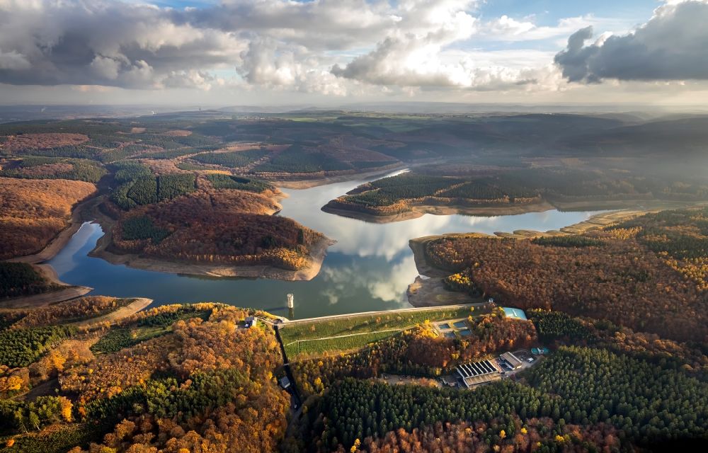 Aerial photograph Stolberg (Rheinland) - Dam and shore areas at the lake Wehebachtalsperre in the district Schevenhuette in Stolberg (Rheinland) in the state North Rhine-Westphalia, Germany