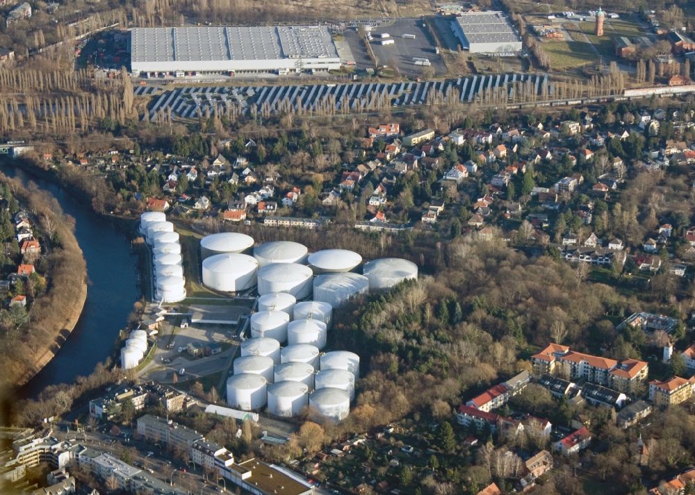 Aerial image Berlin - Fuel depot of the Oiltanking Germany company at the Teltow canal in the district Lankwitz of Berlin