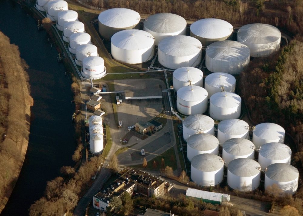 Berlin from above - Fuel depot of the Oiltanking Germany company at the Teltow canal in the district Lankwitz of Berlin