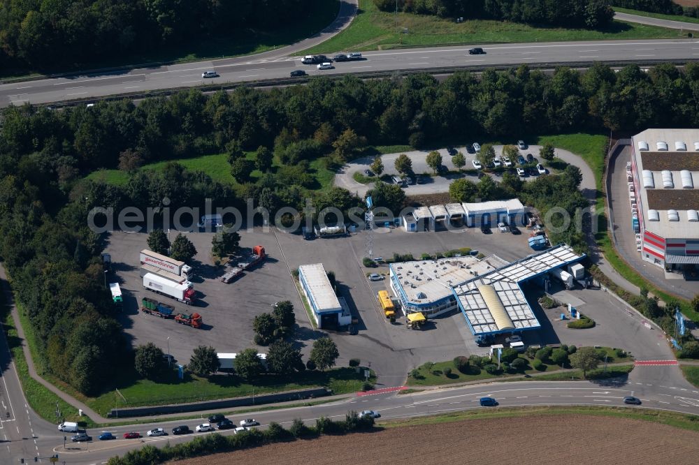 Aerial photograph Ilsfeld - Gas station for sale of petrol and diesel fuels and mineral oil trade of Aral Aktiengesellschaft at Hauptstrasse in Ilsfeld in the state Baden-Wurttemberg, Germany