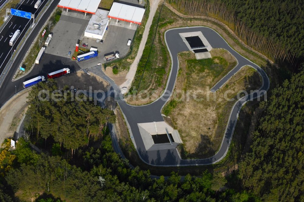 Aerial photograph Michendorf - Gas station for sale of petrol and diesel fuels and mineral oil trade on Autobahn BAB A10 in Michendorf in the state Brandenburg, Germany
