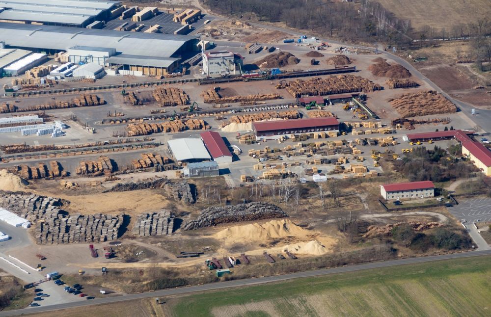 Torgau from the bird's eye view: Technical facilities and stock ground for wood in the industrial area of the HIT Holzindustrie Torgau OHG at the street Horstweg in Torgau in the state Saxony