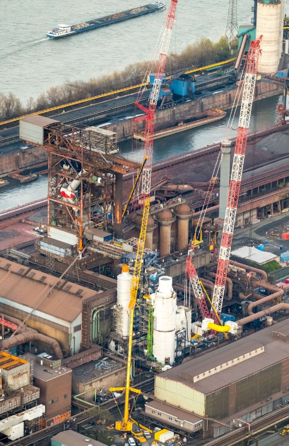 Aerial image Duisburg - Technical equipment and production facilities of the steelworks Huettenwerke Krupp Mannesmann GmbH in Duisburg in the state North Rhine-Westphalia