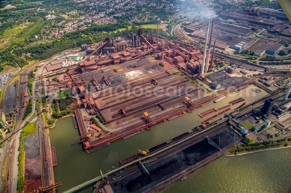 Aerial photograph Duisburg - Technical equipment and production facilities of the steelworks Huettenwerke Krupp Mannesmann GmbH in Duisburg in the state North Rhine-Westphalia