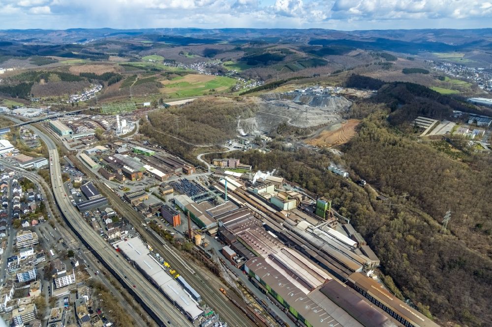 Aerial photograph Siegen - Technical equipment and production facilities of the steelworks Deutsche Edelstahlwerke GmbH along the road Huetteltalstrasse B54 in Siegen in the state North Rhine-Westphalia