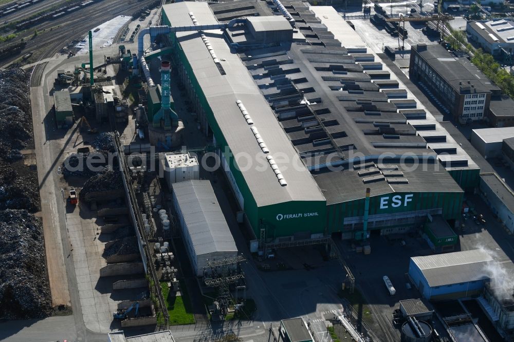 Aerial photograph Riesa - Technical equipment and production facilities of the steelworks of ESF Elbe-Stahlwerke Feralpi GmbH on Groebaer Strasse in Riesa in the state Saxony, Germany