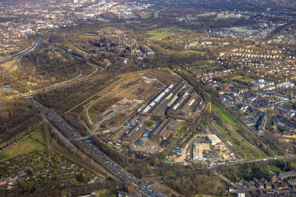 Aerial image Duisburg - Technical equipment and production facilities of the steelworks Hamborner Strasse - Emscherpromenade in Duisburg in the state North Rhine-Westphalia