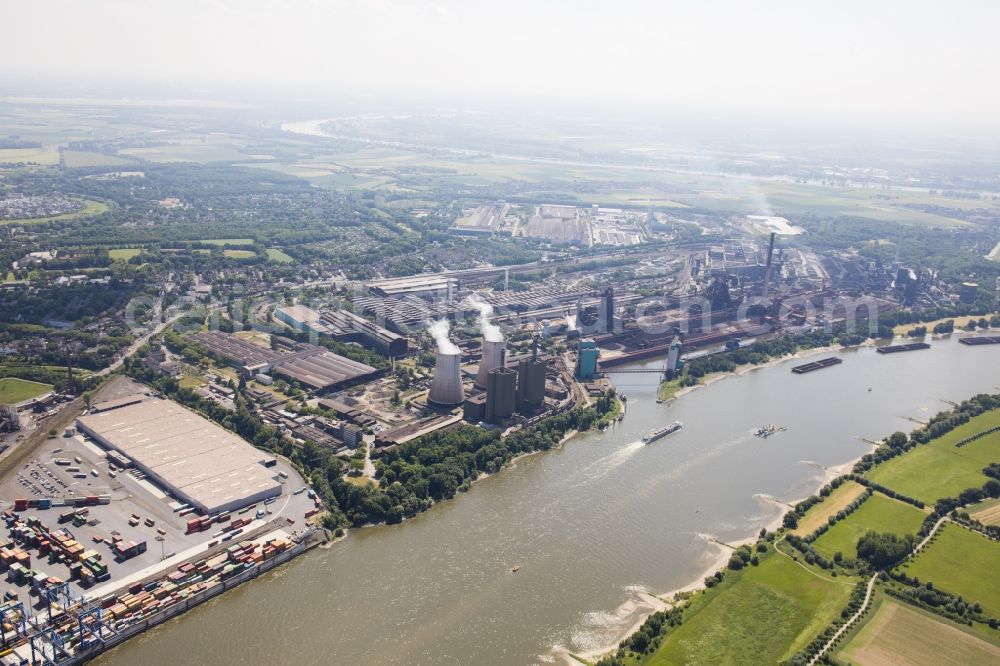 Duisburg from above - Technical equipment and production facilities of the steelworks of Huettenwerke Krupp Mannesmann GmbH on Ehinger Strasse in Duisburg in the state North Rhine-Westphalia, Germany