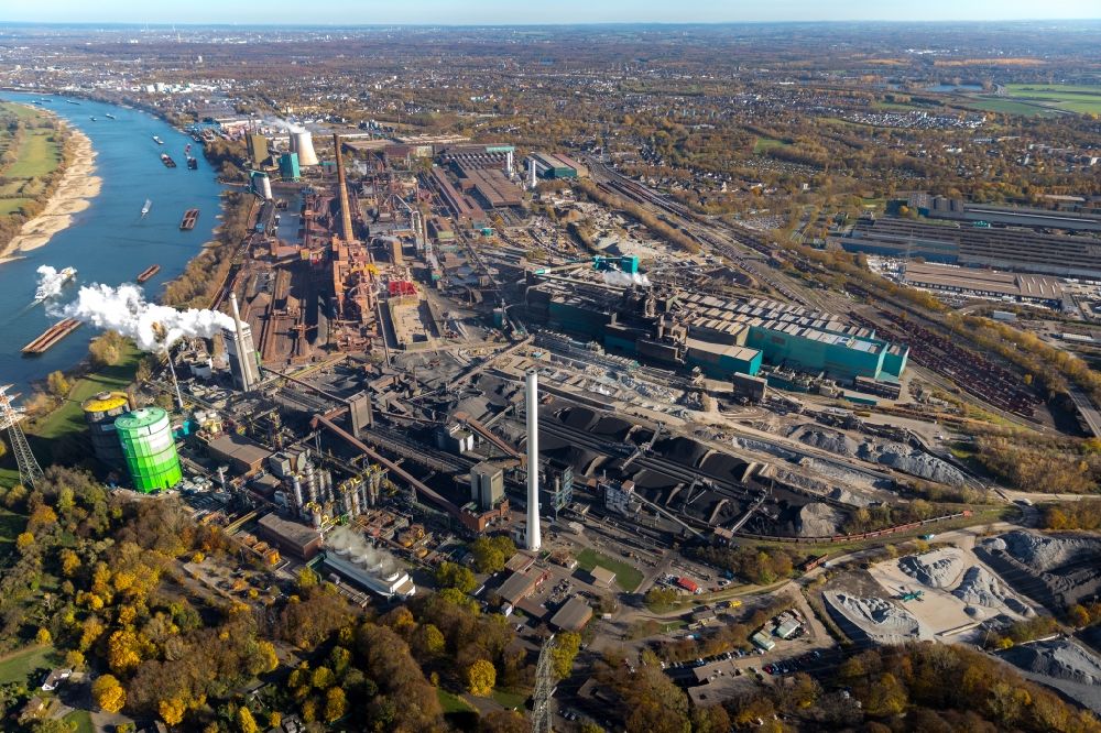 Duisburg from above - Technical equipment and production facilities of the steelworks on Mannesmannstrasse in the district Huettenheim in Duisburg in the state North Rhine-Westphalia, Germany