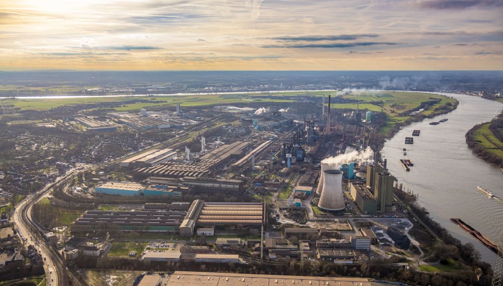 Aerial image Duisburg - Technical equipment and production facilities of the steelworks on Mannesmannstrasse in the district Huettenheim in Duisburg in the state North Rhine-Westphalia, Germany