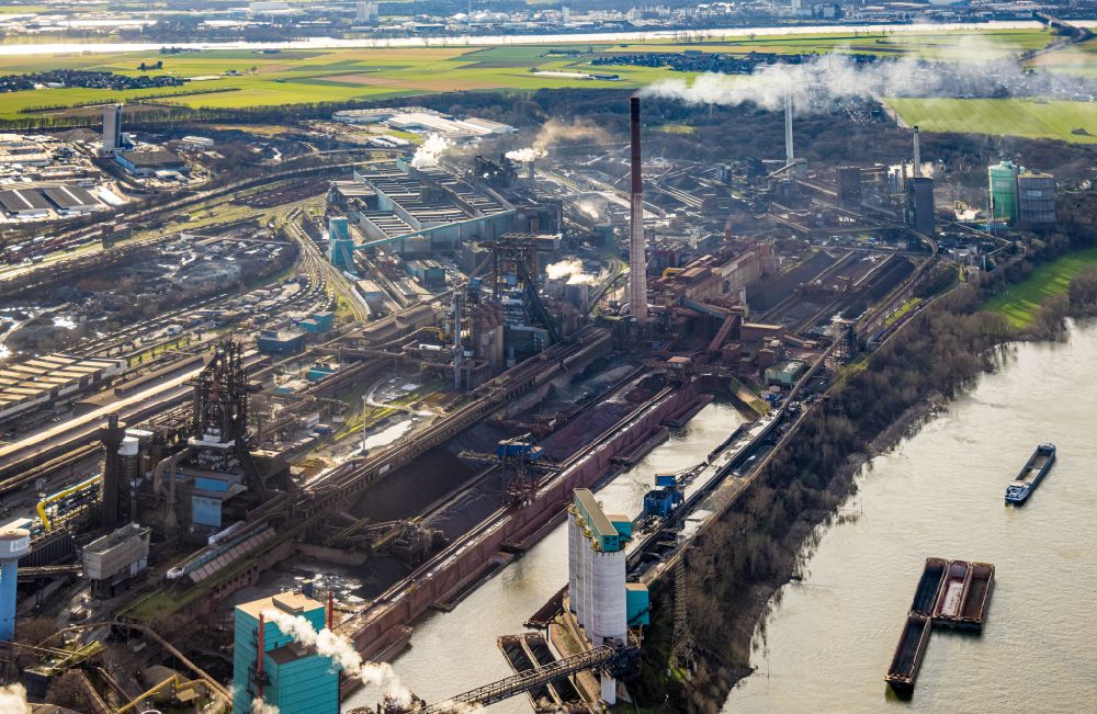 Aerial photograph Duisburg - Technical equipment and production facilities of the steelworks on Mannesmannstrasse in the district Huettenheim in Duisburg in the state North Rhine-Westphalia, Germany