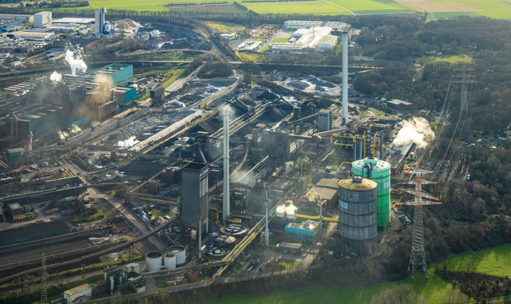 Aerial photograph Duisburg - Technical equipment and production facilities of the steelworks on Mannesmannstrasse in the district Huettenheim in Duisburg in the state North Rhine-Westphalia, Germany