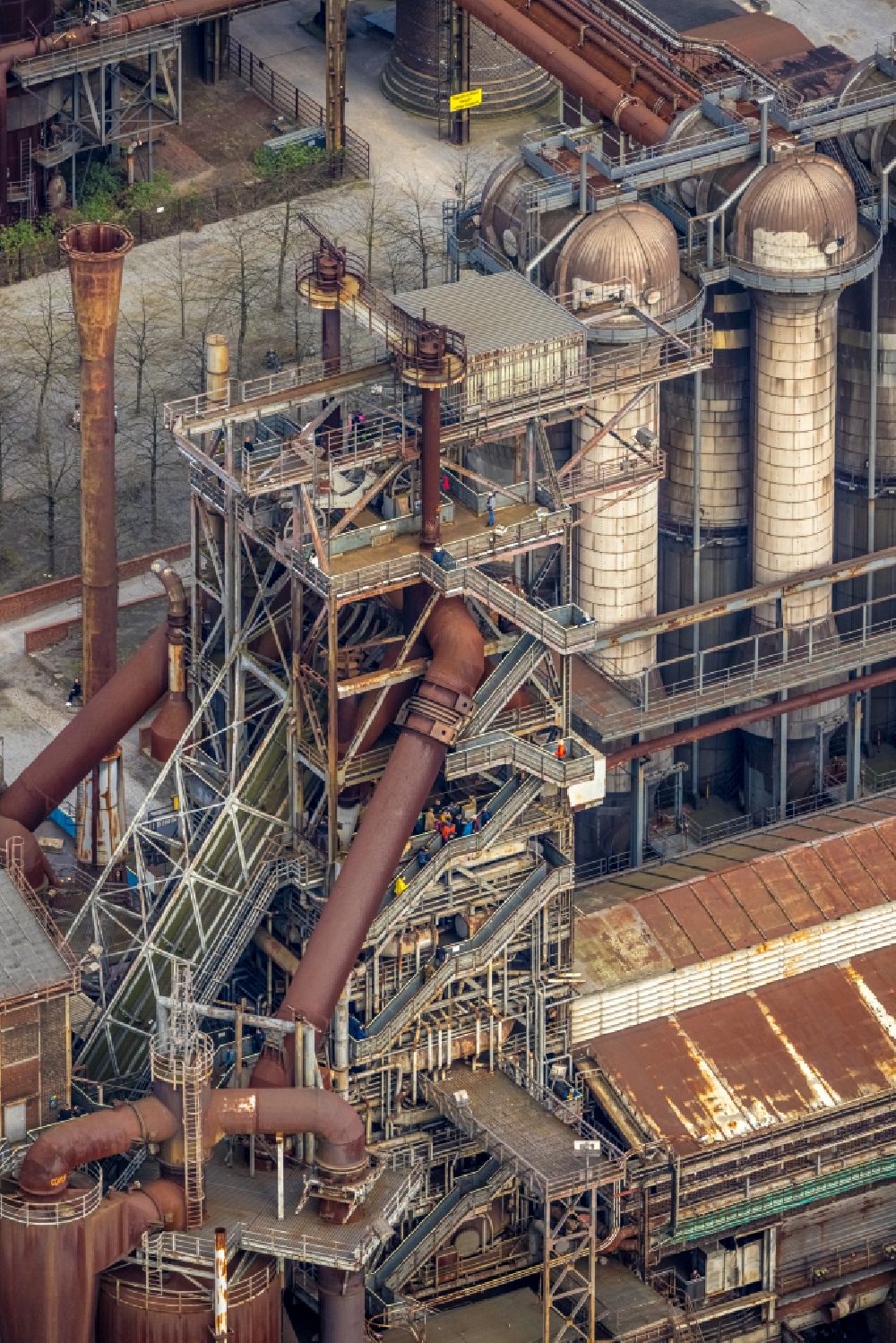 Aerial photograph Duisburg - Technical equipment and production facilities of the steelworks Meiderich in Duisburg in the state North Rhine-Westphalia