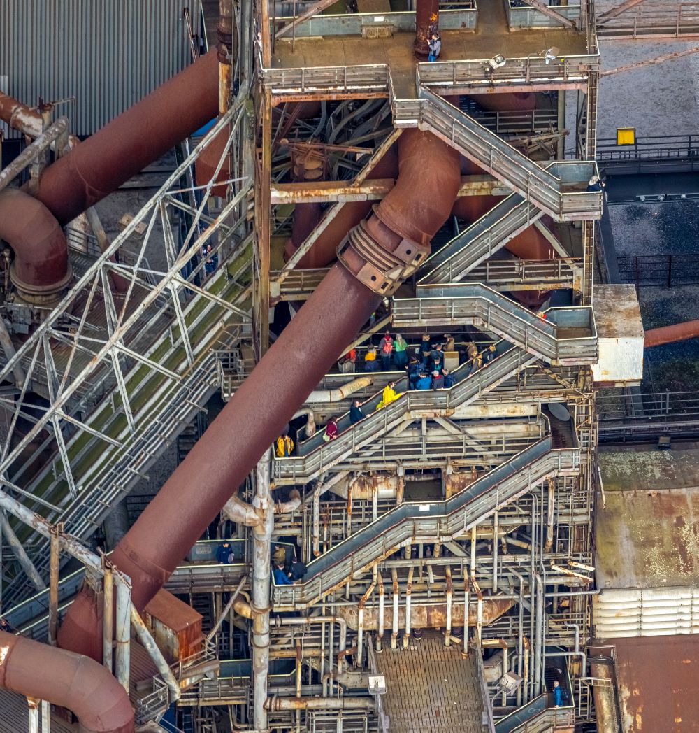 Aerial photograph Duisburg - Technical equipment and production facilities of the steelworks Meiderich in Duisburg in the state North Rhine-Westphalia