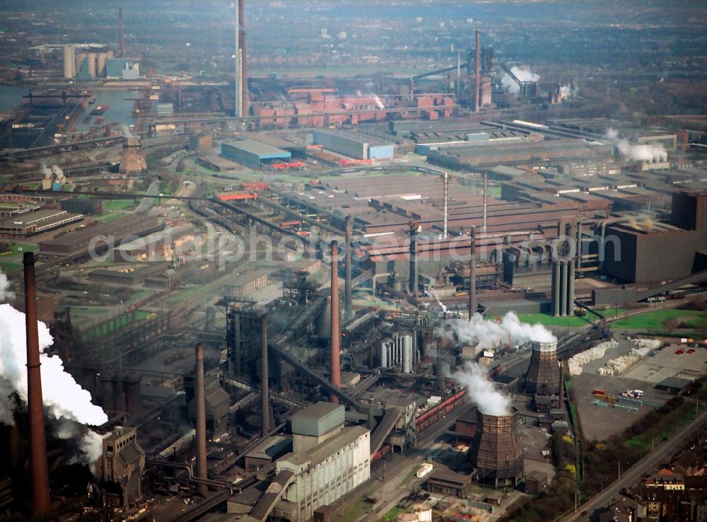 Aerial photograph Duisburg - Technical equipment and production facilities of the steelworks ThyssenKrupp-Stahlwerk Schwelgern in the district Marxloh in Duisburg in the state North Rhine-Westphalia, Germany
