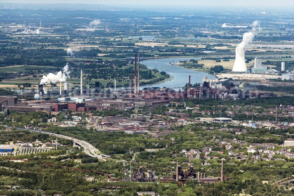 Aerial photograph Duisburg - Technical equipment and production facilities of the steelworks Schwelgern in Duisburg in the state North Rhine-Westphalia, Germany