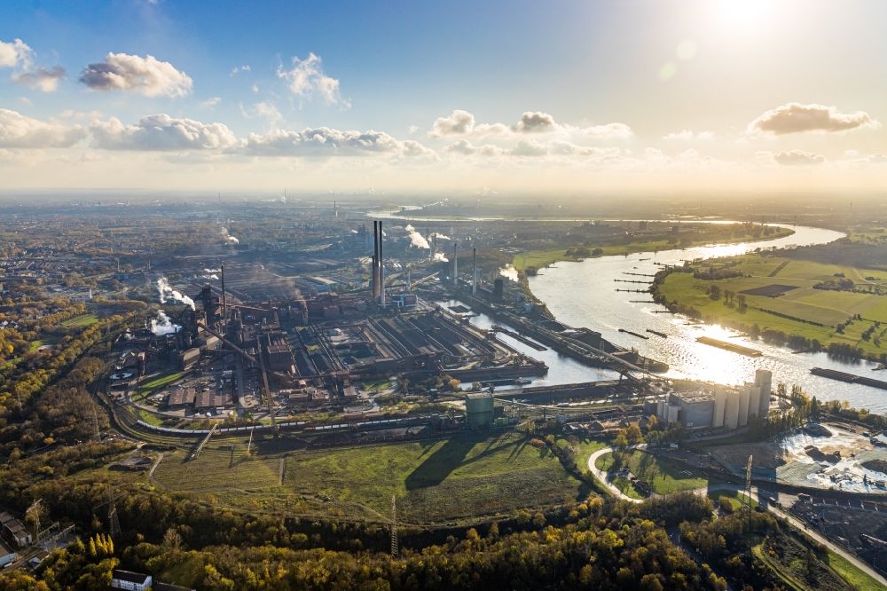 Aerial image Duisburg - Technical equipment and production facilities of the steelworks Schwelgern at the river course of the Rhein in Duisburg in the state North Rhine-Westphalia, Germany