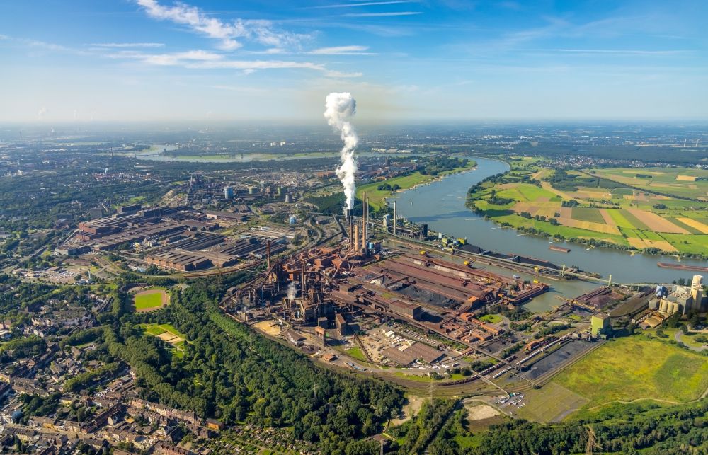 Duisburg from above - Technical equipment and production facilities of the steelworks Schwelgern at the river course of the Rhein in Duisburg in the state North Rhine-Westphalia, Germany