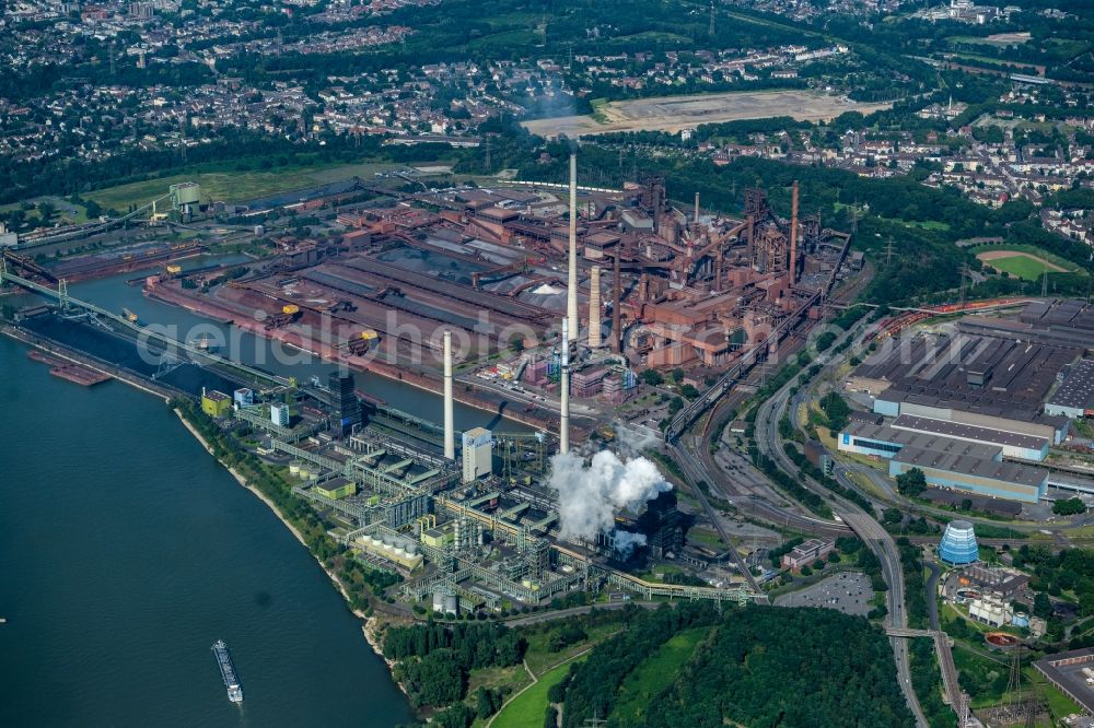 Aerial photograph Duisburg - Technical equipment and production facilities of the steelworks Schwelgern at the river course of the Rhein in Duisburg at Ruhrgebiet in the state North Rhine-Westphalia, Germany