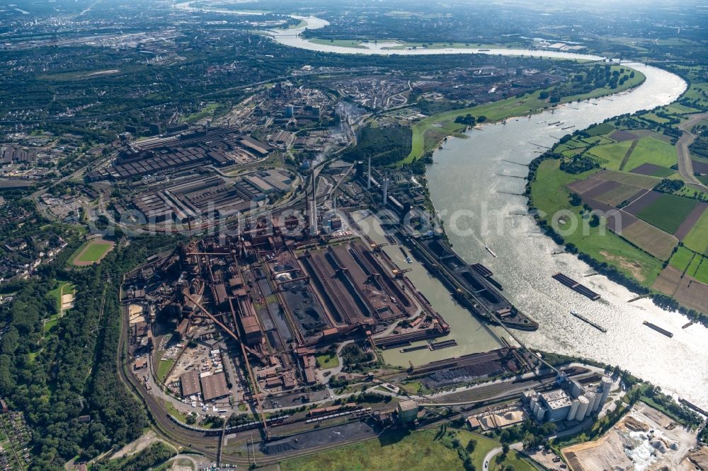 Duisburg from the bird's eye view: Technical equipment and production facilities of the steelworks Schwelgern at the river course of the Rhein in Duisburg at Ruhrgebiet in the state North Rhine-Westphalia, Germany