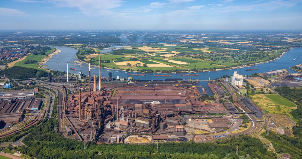 Aerial photograph Duisburg - Technical equipment and production facilities of the steelworks ThyssenKrupp-Stahlwerk Schwelgern in the district Marxloh in Duisburg in the state North Rhine-Westphalia, Germany