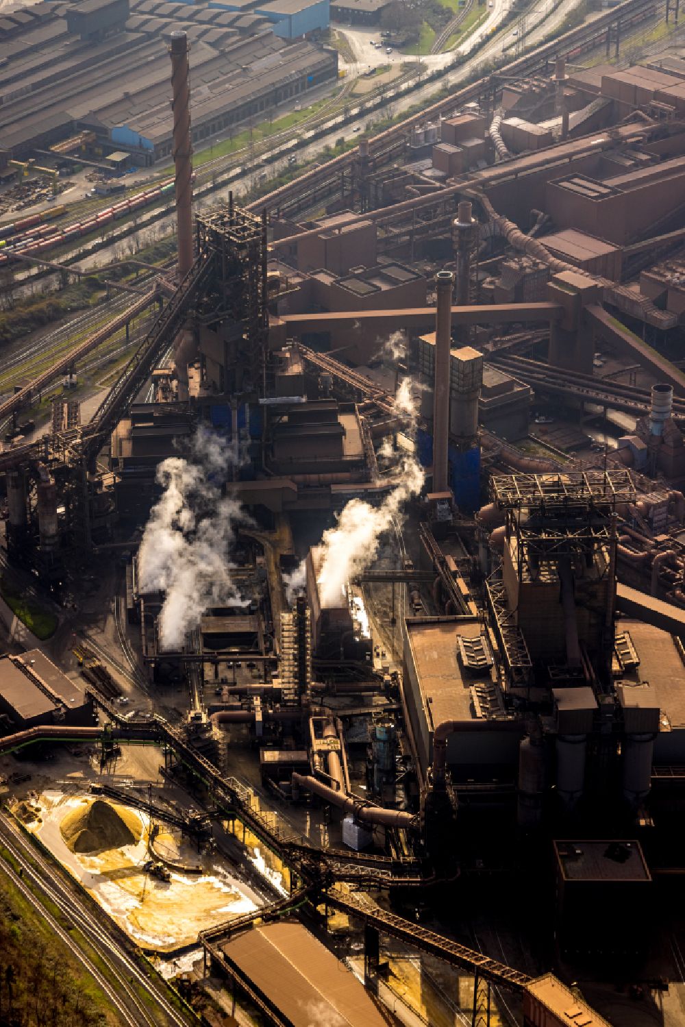 Aerial image Duisburg - Technical equipment and production facilities of the steelworks ThyssenKrupp-Stahlwerk Schwelgern in the district Marxloh in Duisburg in the state North Rhine-Westphalia, Germany