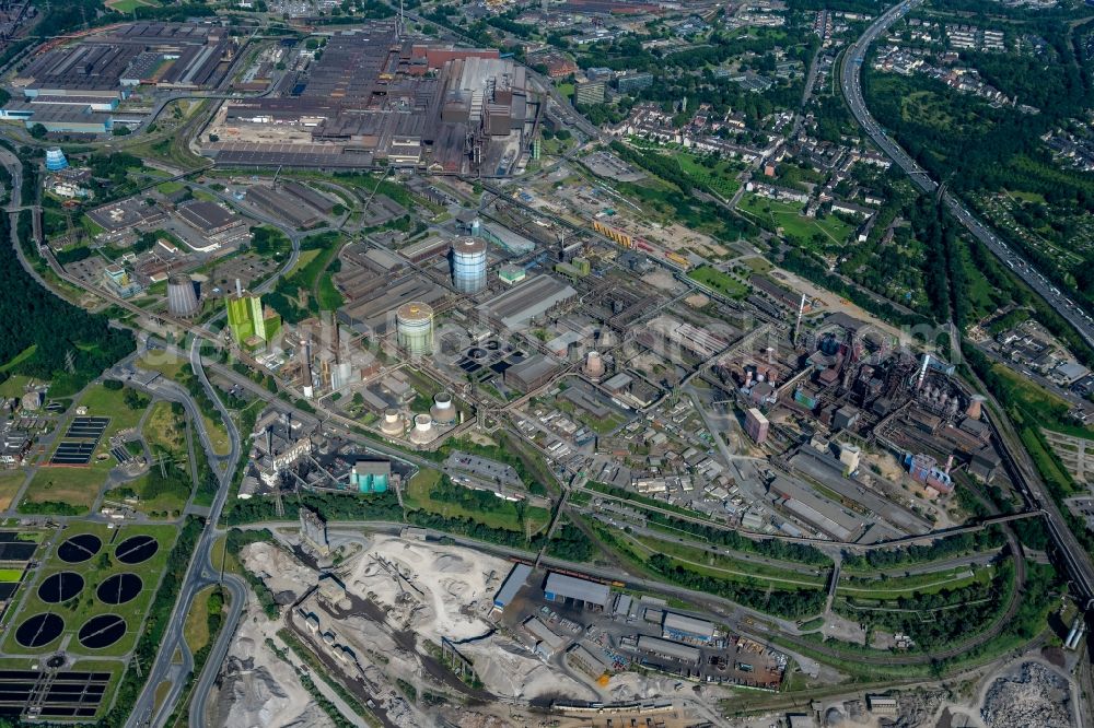 Duisburg from above - Technical equipment and production facilities of the steelworks of thyssenkrupp Steel Europe AG in the district Bruckhausen in Duisburg at Ruhrgebiet in the state North Rhine-Westphalia, Germany