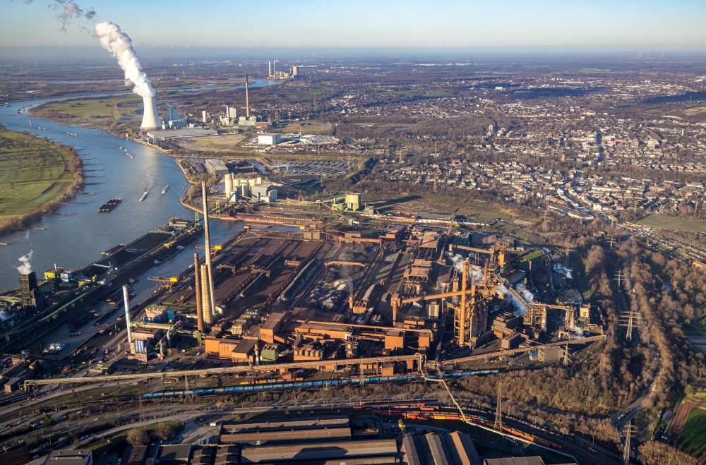 Aerial image Duisburg - Technical equipment and production facilities of the steelworks of thyssenkrupp Steel Europe AG with river Rhein in the district Bruckhausen in Duisburg at Ruhrgebiet in the state North Rhine-Westphalia, Germany