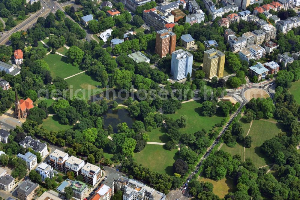 Aerial photograph Leipzig - View of the pond in the Johannapark in a residential area in Leipzig in the state Saxony