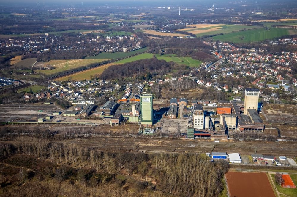 Aerial photograph Gelsenkirchen - Partial demolition work on the abandoned conveyor systems and mining shaft with winding tower DSK Bergwerk Lippe Zeche Westerholt in the coal mining area in the district Hassel in Gelsenkirchen in the Ruhr area in the state North Rhine-Westphalia, Germany