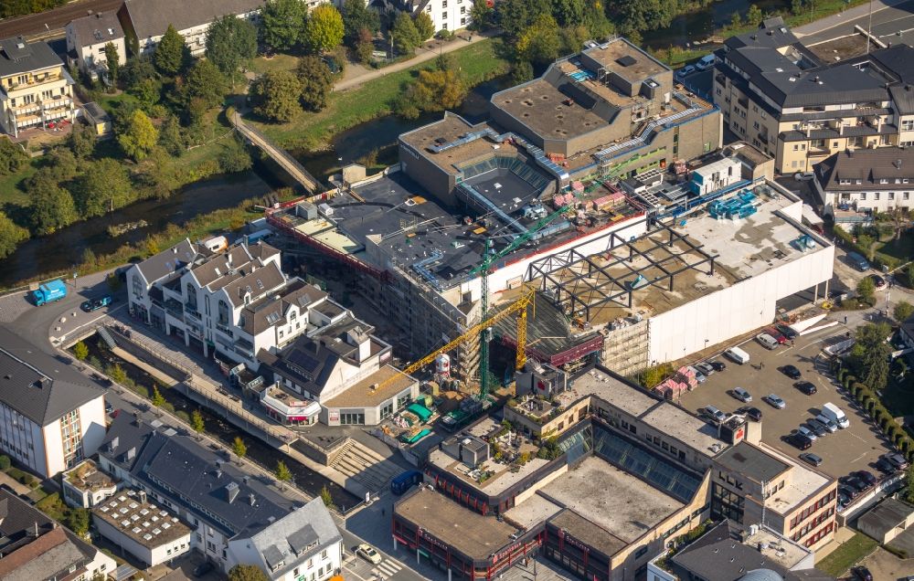 Aerial photograph Meschede - Partial demolition and reconstruction of the former department store building HERTIE on Winziger Platz in Meschede in the state North Rhine-Westphalia, Germany