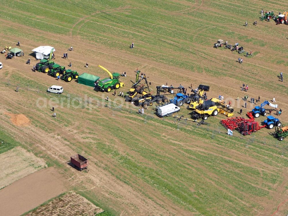 Aerial photograph Friedersdorf - Participants at the event area 5.FRIEDERSDORFER DAMPFPFLUeGEN On fields and arable land in Friedersdorf in the state Brandenburg, Germany